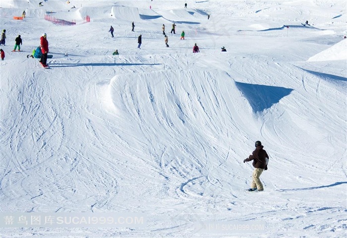 冬天白雪覆盖的滑雪场