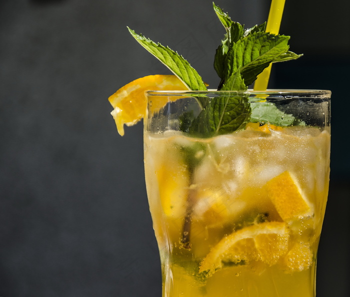 黄色鸡尾酒图片