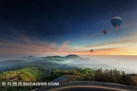 远山与天空云彩热气球