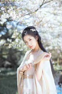 户外写真清纯古装少女图片素材