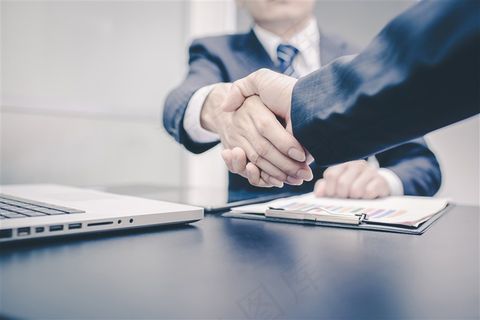 正在握手的商务人士高清图片 正在握手的商务人士高清图片