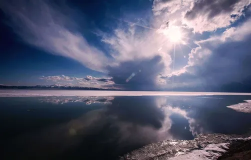 新疆赛里木湖风景素材图