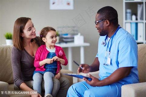 检查身体的可爱孩子高清图片