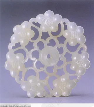 中华传统工艺-镂空雕刻的梅花