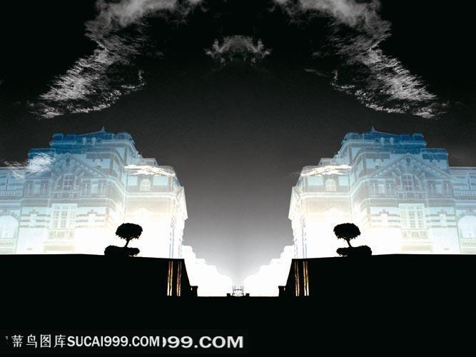 仰视对称布局的透明别墅