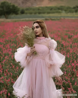花海粉色少女风美女写真图片