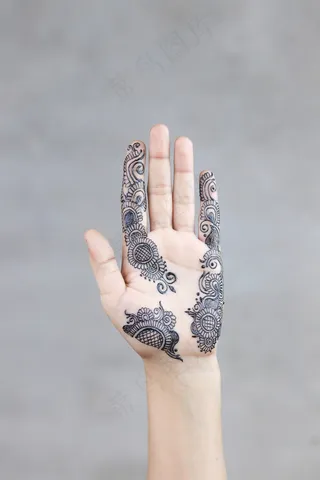 几何手掌纹身图片