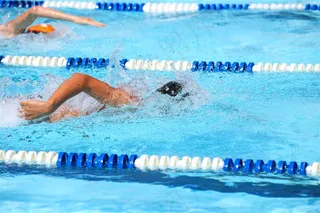 游泳比赛高清图片