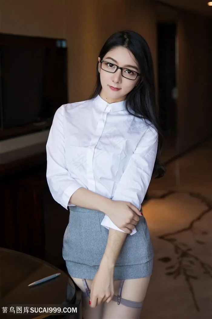 超清性感职业装衬衣美女秘书图片