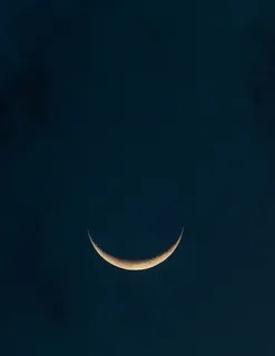 下弦月夜空图片 下弦月夜空图片