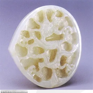 中华传统工艺-白色花纹龙玉器