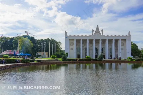 水池边的莫斯科全俄展览中心白色展馆