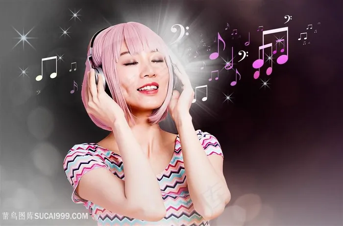 戴耳机的美女广告图