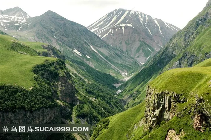 优美风景的崇山峻岭高清图片
