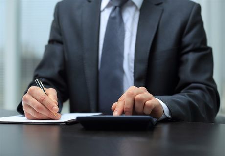 穿黑色西服商务男士高清摄影