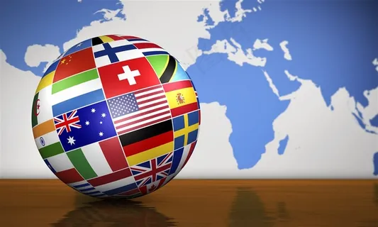 用各种国旗拼接的圆形模型