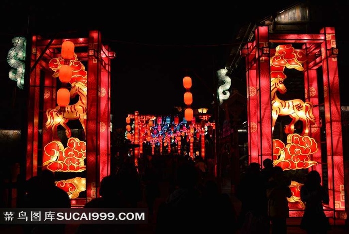 人山人海的花灯会