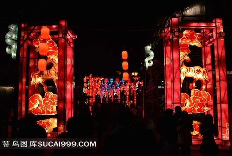人山人海的花灯会
