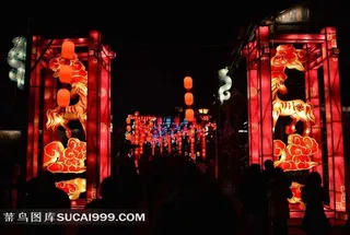 人山人海的花灯会