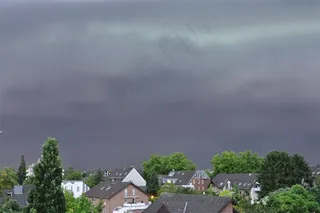 天空乌云密布的图片