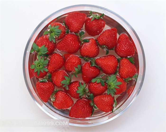 盘子里的草莓高清素材