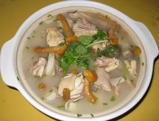 多菌老鸡煲 38元 (1)