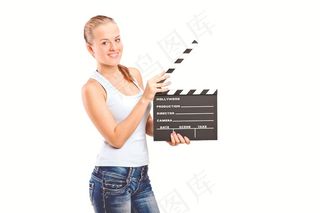 拿着电影场记板的女性高清图片