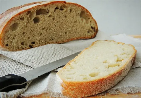 切开的美味面包