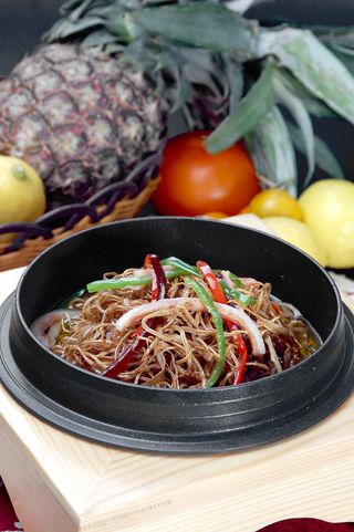 石锅煲类火锅川菜特色菜石锅腊味茶树菇