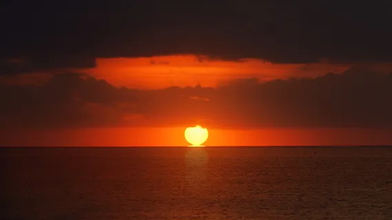 海上日出高清摄影图片 海上日出高清摄影图片