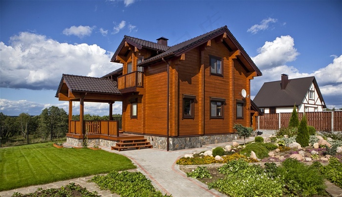 草地和朱红色的别墅