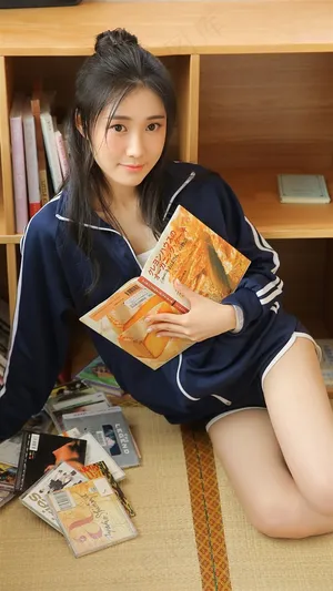 看书的清纯美女