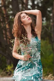 4K超高清欧美气质美女模特野外写真图片 4K超高清欧美气质美女模特野外写真图片