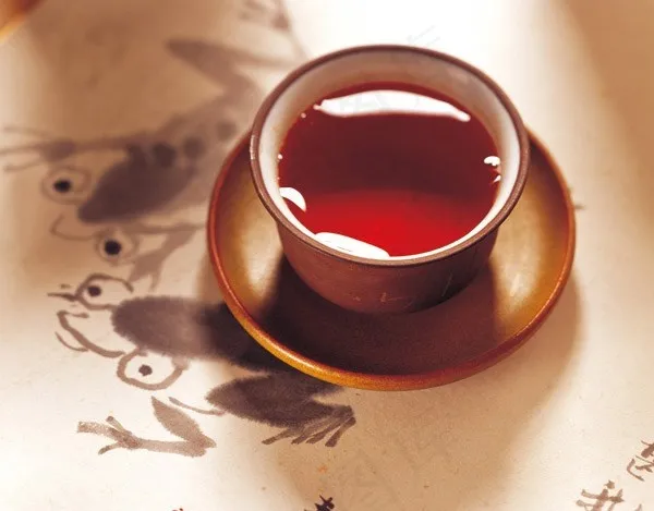 国画上的紫砂杯