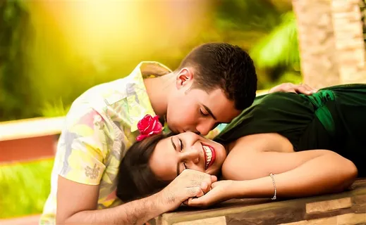 男生亲吻女生图片