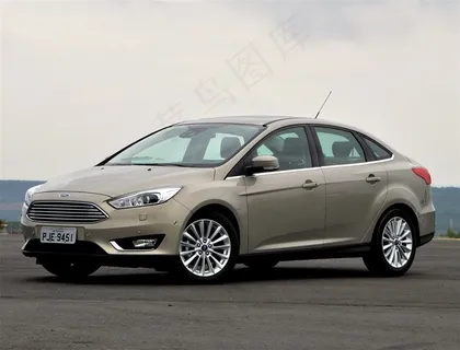 美丽天空下的福特福克斯