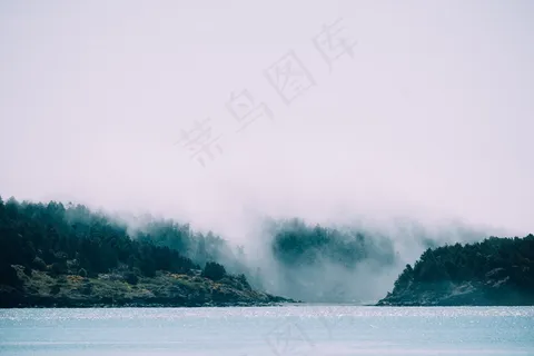 大雾森林湖泊图片 大雾森林湖泊图片