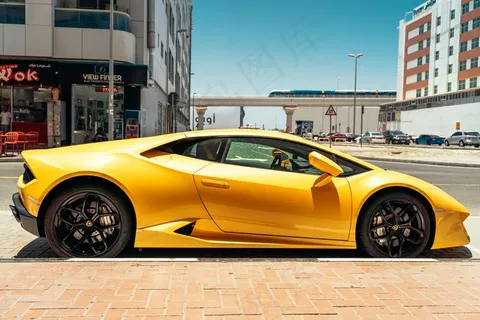 黄色兰博基尼跑车图片