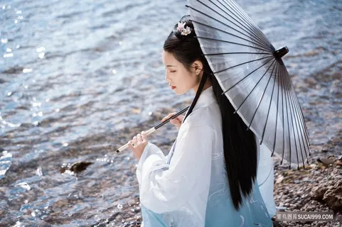 高清河边摄影古装美女写真图片