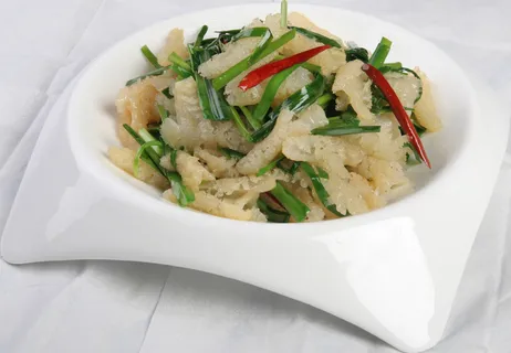 16 榄油韭菜炒蜇头 华泰大酒店