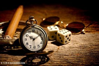 骰子与金色怀表高清图片钟表图片