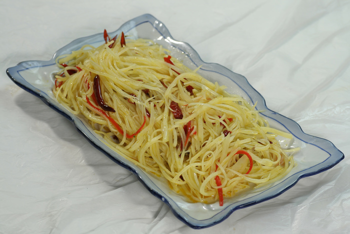2酸辣土豆丝 东北饺子园