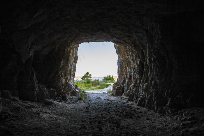 岩洞旅行设计