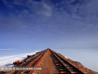 青海茶卡盐湖轨道风景