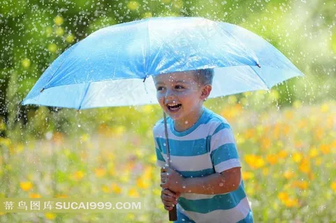 打着雨伞的孩子