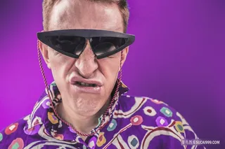 表情夸张的男性搞怪图片