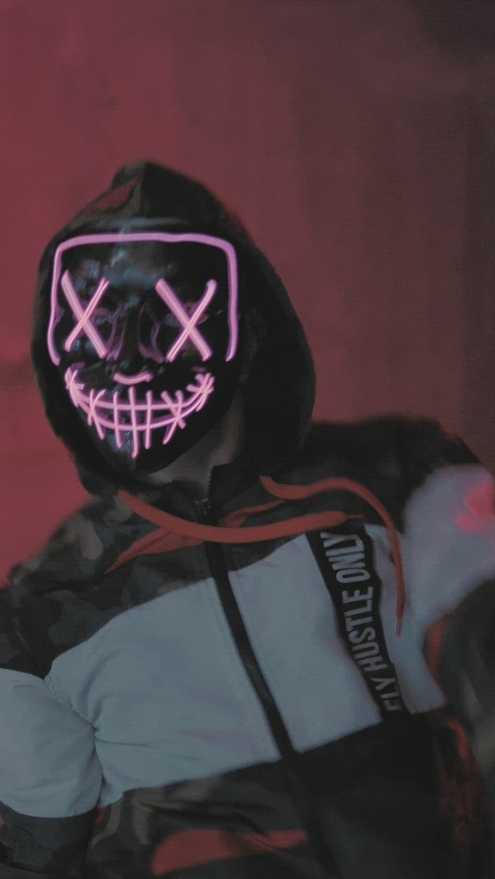 在废弃的地方表演的流行舞者