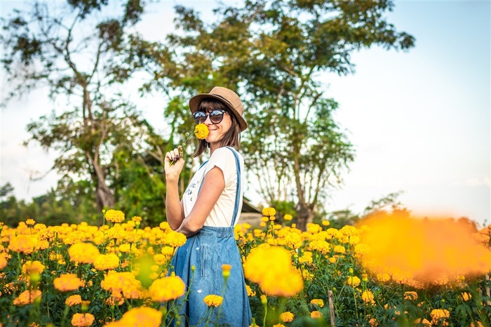 花海清纯美女图片