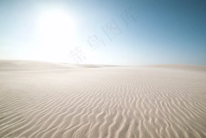 一望无际荒凉沙漠图片