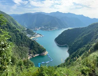 如画的风景真美啊！清澈、碧绿、恬静，令人神往。